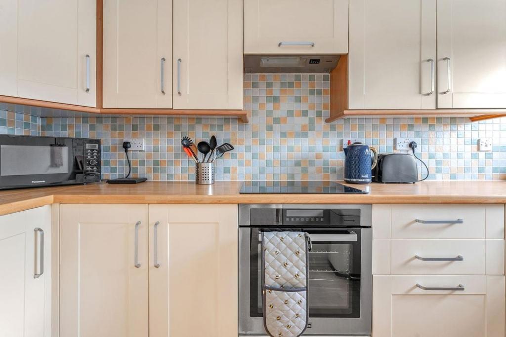 Guestready - Peaceful Retreat In Leith Apartment เอดินบะระ ภายนอก รูปภาพ