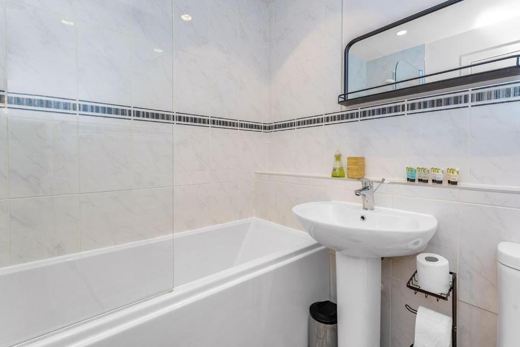 Guestready - Peaceful Retreat In Leith Apartment เอดินบะระ ภายนอก รูปภาพ