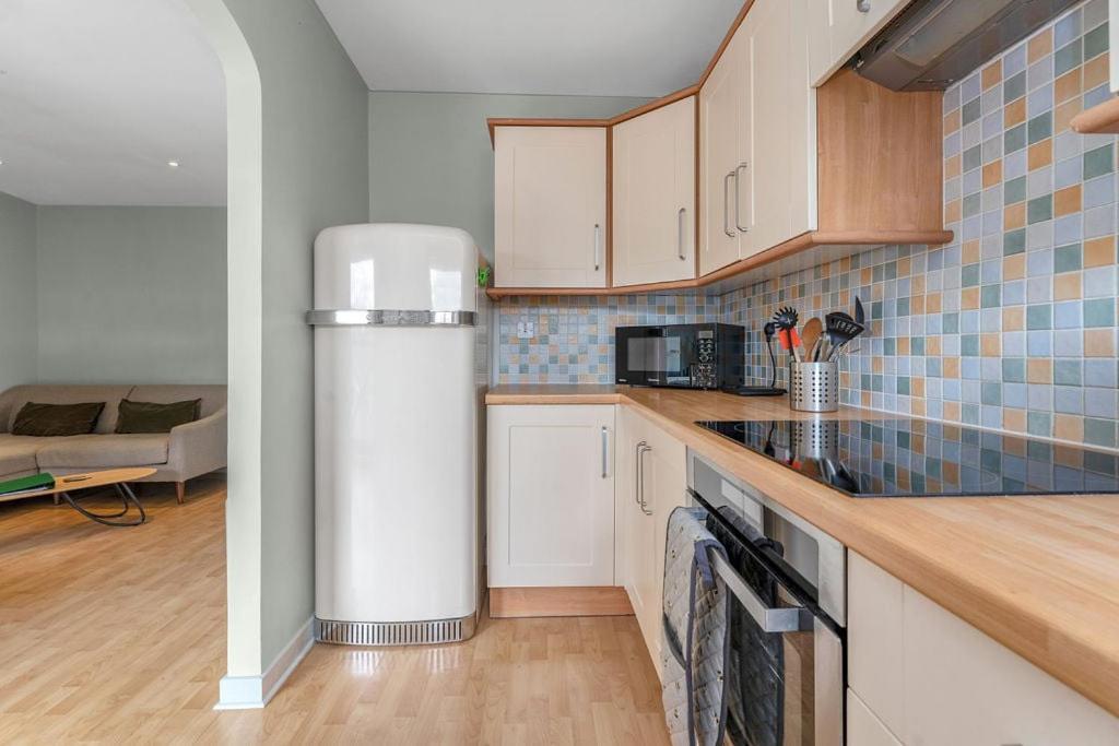 Guestready - Peaceful Retreat In Leith Apartment เอดินบะระ ภายนอก รูปภาพ